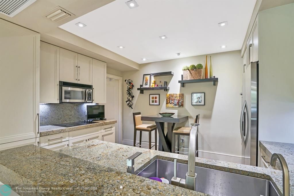 Boca Raton, Florida 33432, 1 Bedroom Bedrooms, ,2 BathroomsBathrooms,Condo/Co-op/Villa/Townhouse,Limited Service,Mizner Blvd,F10422907