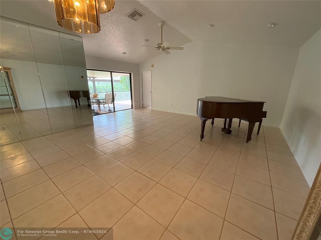 Boca Raton, Florida 33433, 2 Bedrooms Bedrooms, 6 Rooms Rooms,2 BathroomsBathrooms,Condo/Co-op/Villa/Townhouse,Exclusive Agency,Barlake Dr,F10423744