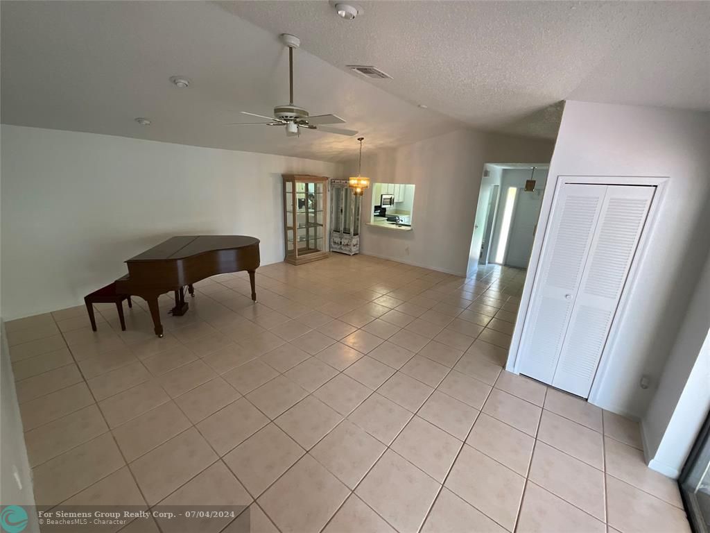 Boca Raton, Florida 33433, 2 Bedrooms Bedrooms, 6 Rooms Rooms,2 BathroomsBathrooms,Condo/Co-op/Villa/Townhouse,Exclusive Agency,Barlake Dr,F10423744