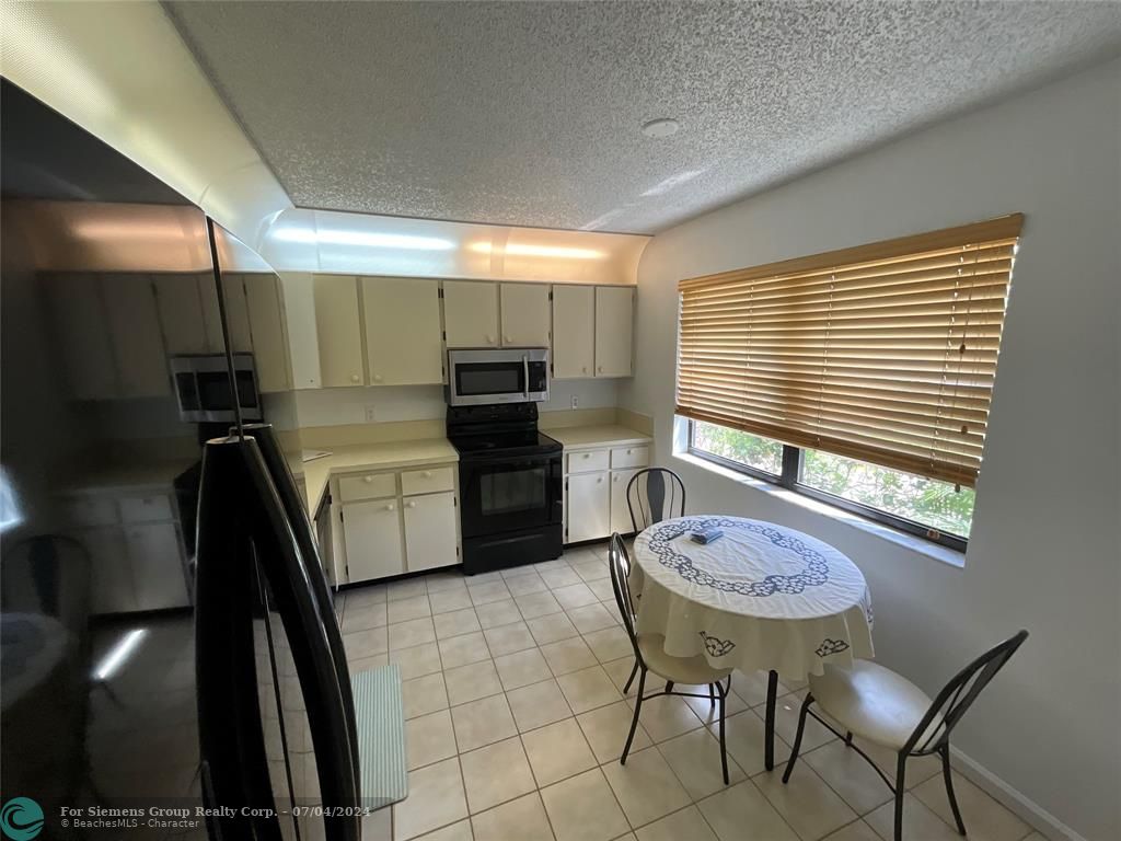 Boca Raton, Florida 33433, 2 Bedrooms Bedrooms, 6 Rooms Rooms,2 BathroomsBathrooms,Condo/Co-op/Villa/Townhouse,Exclusive Agency,Barlake Dr,F10423744