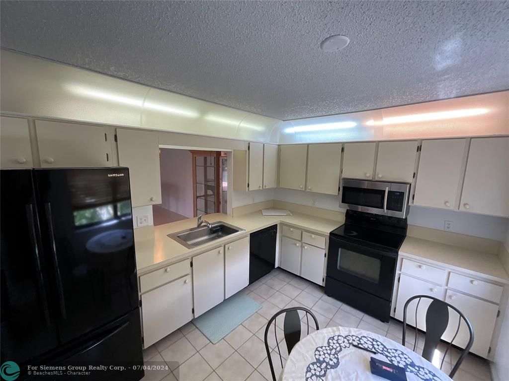 Boca Raton, Florida 33433, 2 Bedrooms Bedrooms, 6 Rooms Rooms,2 BathroomsBathrooms,Condo/Co-op/Villa/Townhouse,Exclusive Agency,Barlake Dr,F10423744