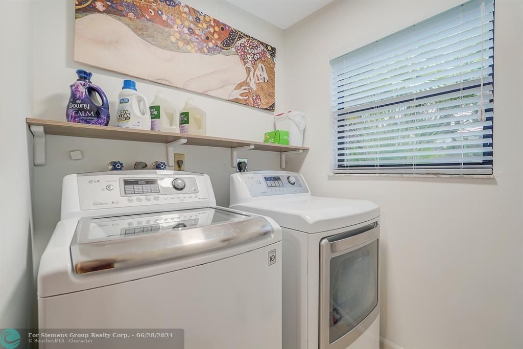 WASHER / DRYER UNDER AC