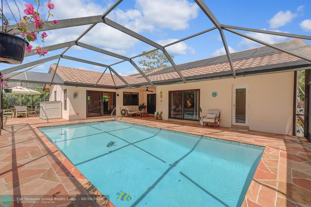 SCREENED IN POOL