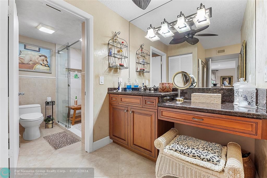 Main Bathroom with Vanity Area