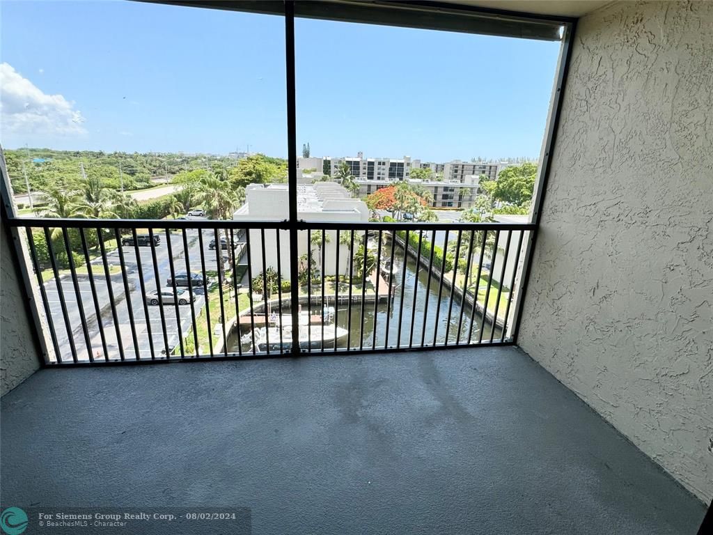 BALCONY/VIEW