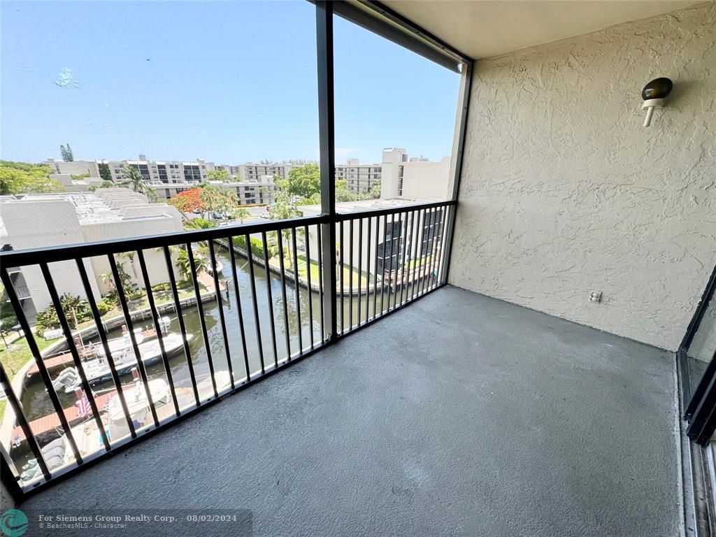 BALCONY/VIEW