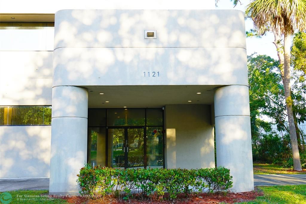 Well manicured entrance with plenty of greenery