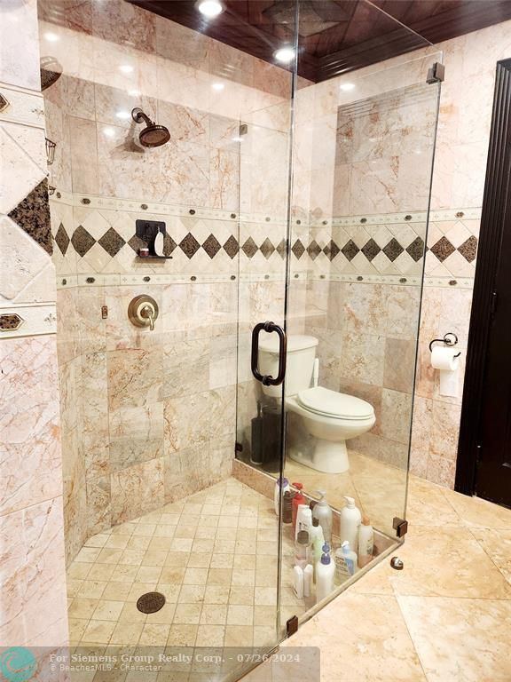 Over sized shower double shower head