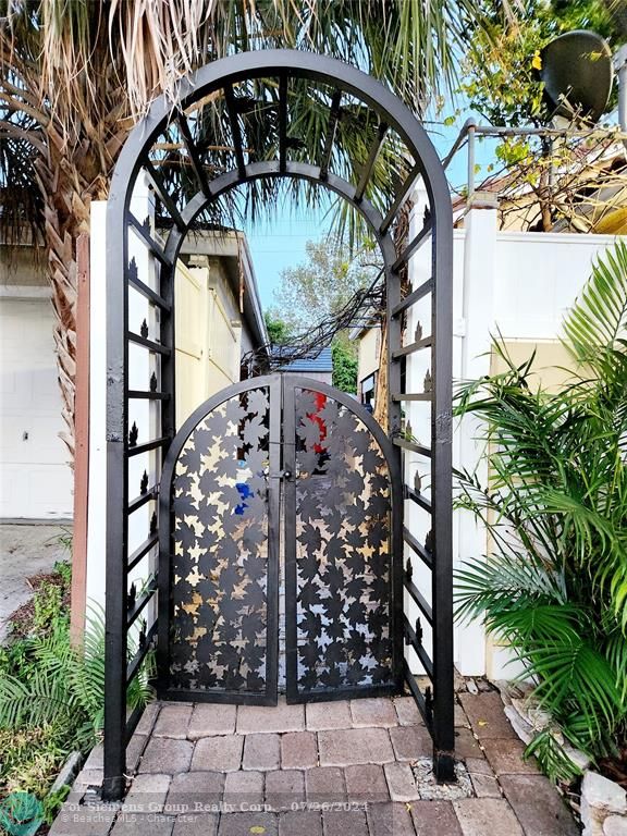 Side entry way