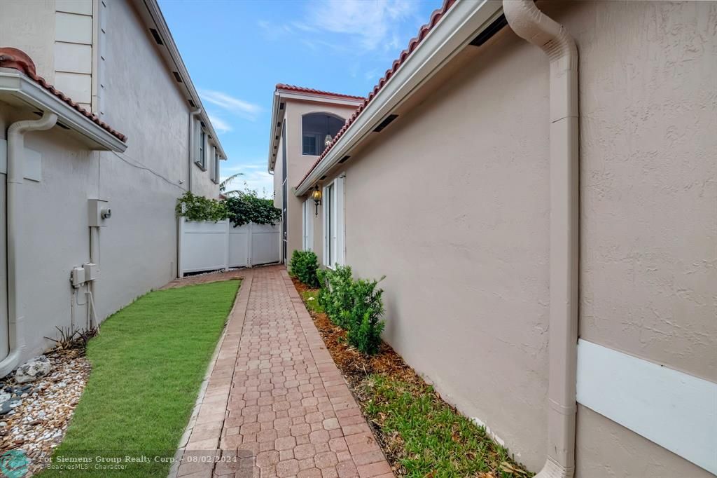 Boca Raton, Florida 33433, 4 Bedrooms Bedrooms, ,4 BathroomsBathrooms,Single Family,Exclusive Right,Brava Way,F10443723