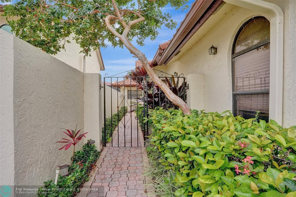 Boca Raton, Florida 33433, 3 Bedrooms Bedrooms, ,2 BathroomsBathrooms,Single Family,Exclusive Right,Esplanada Cir,F10450652