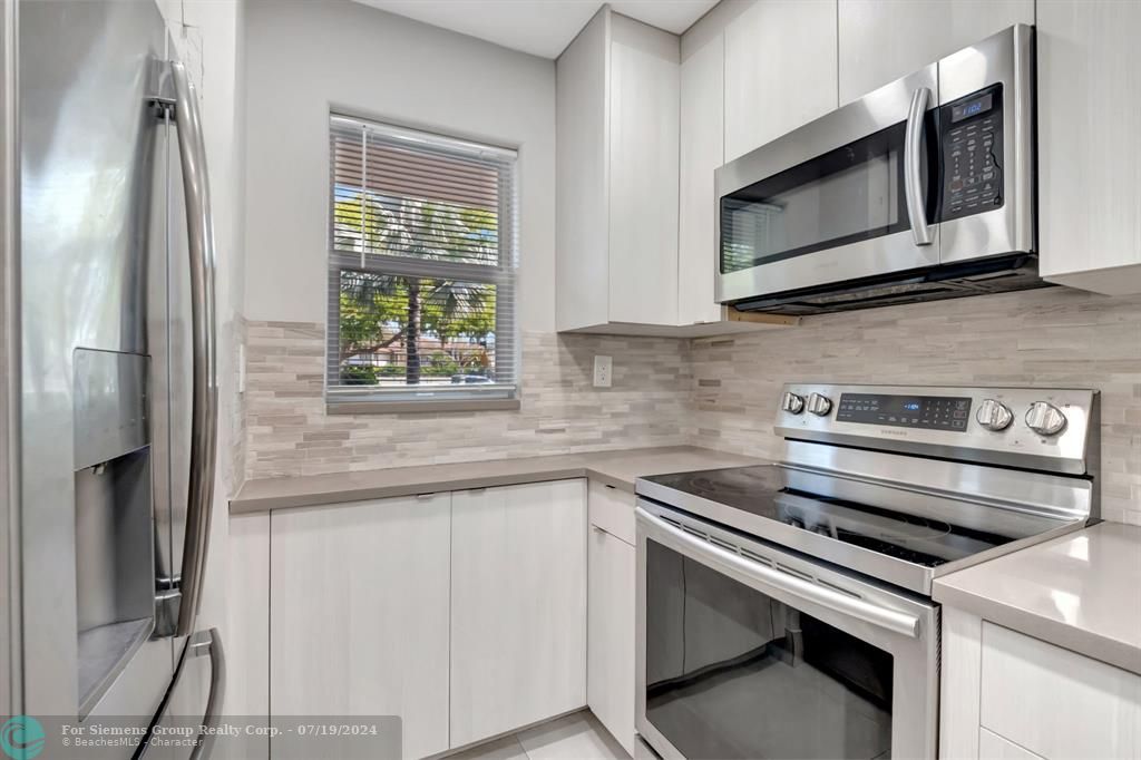 Fully remodeled, modern kitchen!