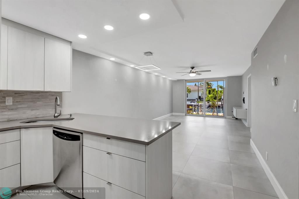 Fully remodeled, modern kitchen!