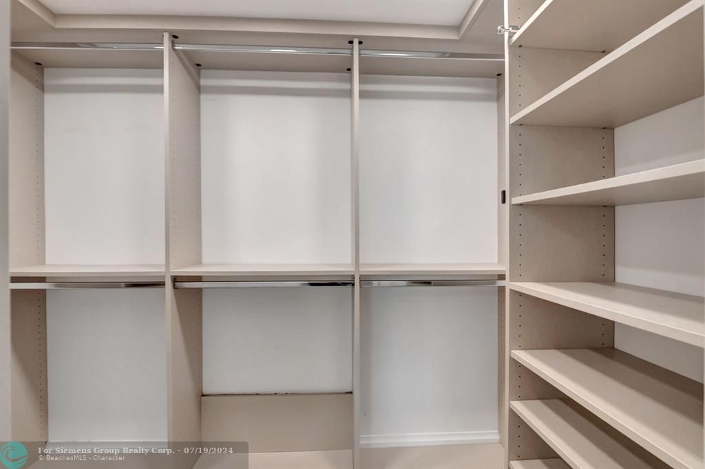 Primary closet system