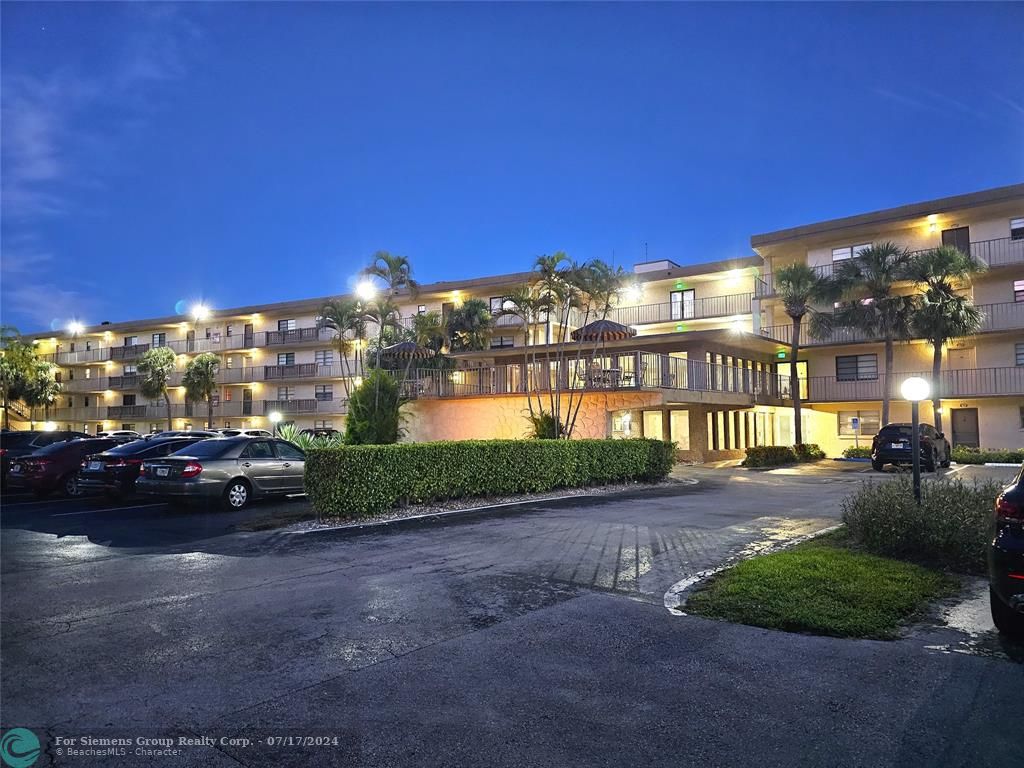 Boca Raton, Florida 33428, 2 Bedrooms Bedrooms, ,2 BathroomsBathrooms,Condo/Co-op/Villa/Townhouse,Exclusive Right,8th St,F10449989