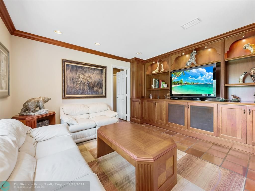 Bedroom/Den With En Suite