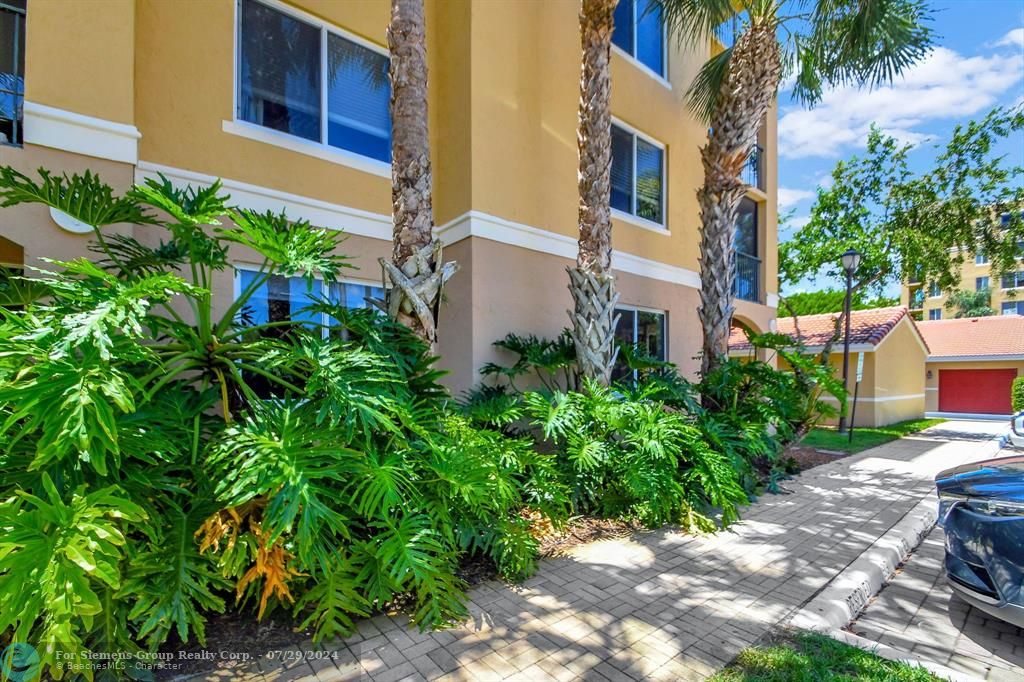 Hypoluxo, Florida 33462, 2 Bedrooms Bedrooms, 3 Rooms Rooms,2 BathroomsBathrooms,Residential Rental,Exclusive Right,Scotia Drive,F10453277